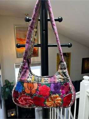 NWOT Handmade Guatemala Colorful Floral Embroidered Shoulder Bag